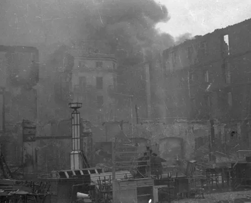 Joaquín Araúna Ajenjo. Incendio de Santander; calle Atarazanas (actual avda de Calvo Sotelo), 1941, Fondo Joaquín y José Luis Araúna, Centro de Documentación de la Imagen de Santander, CDIS, Ayuntamiento de Santander.